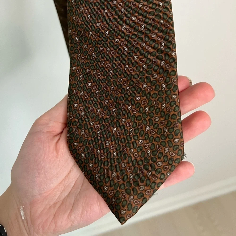 Vintage Oscar De La Renta 100% Silk Paisley Tie
